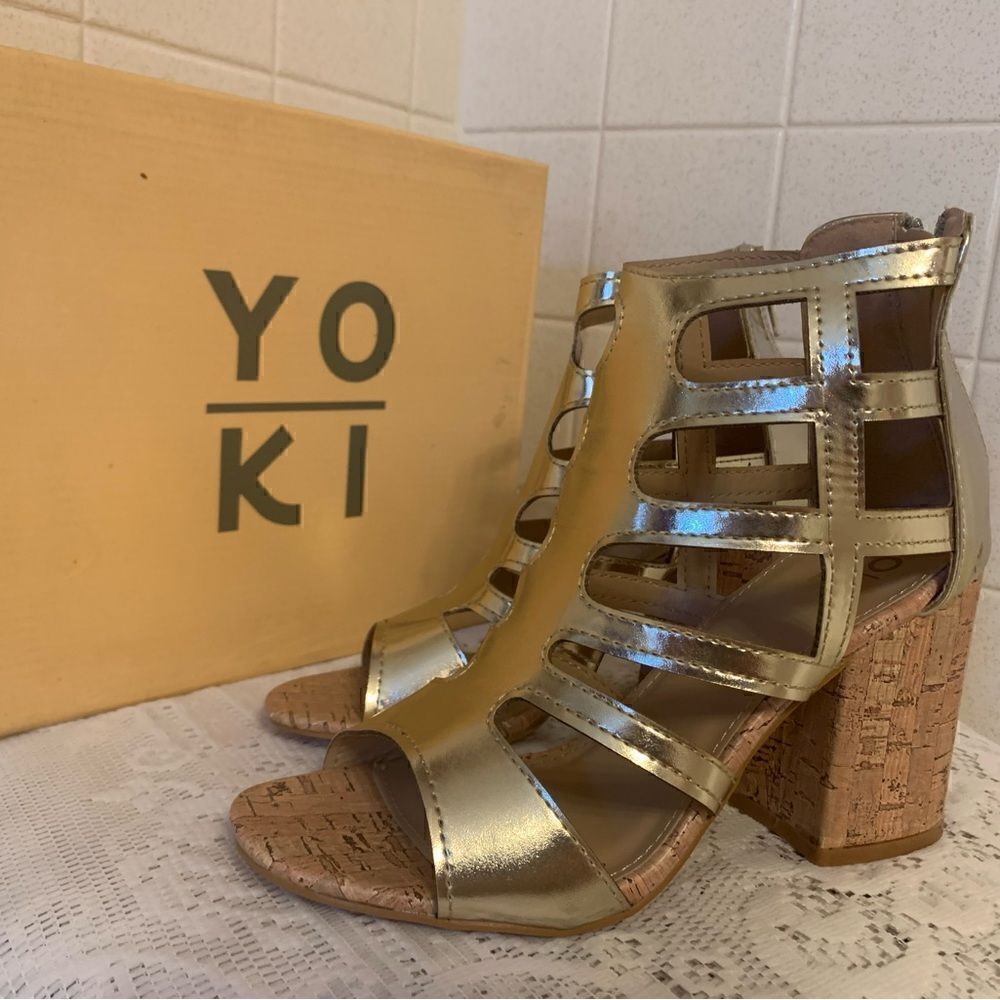 Yoki Brand Gold Gladiator Open Toe Back Zip Chunky Heel Sandals New in box